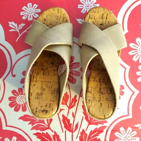 3/$15 Jaclyn Smith sz 6 faux cork wedges - Picture 7 of 8